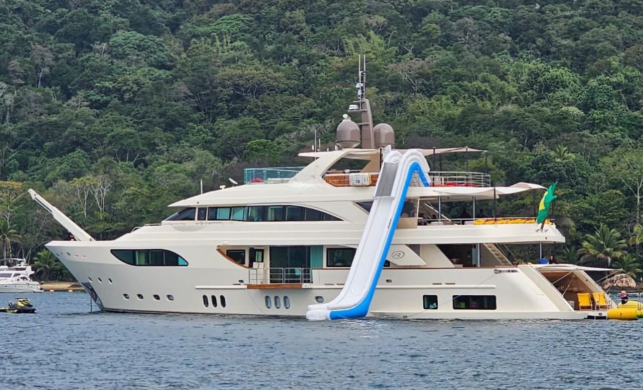 Escorregador inflável para barcos