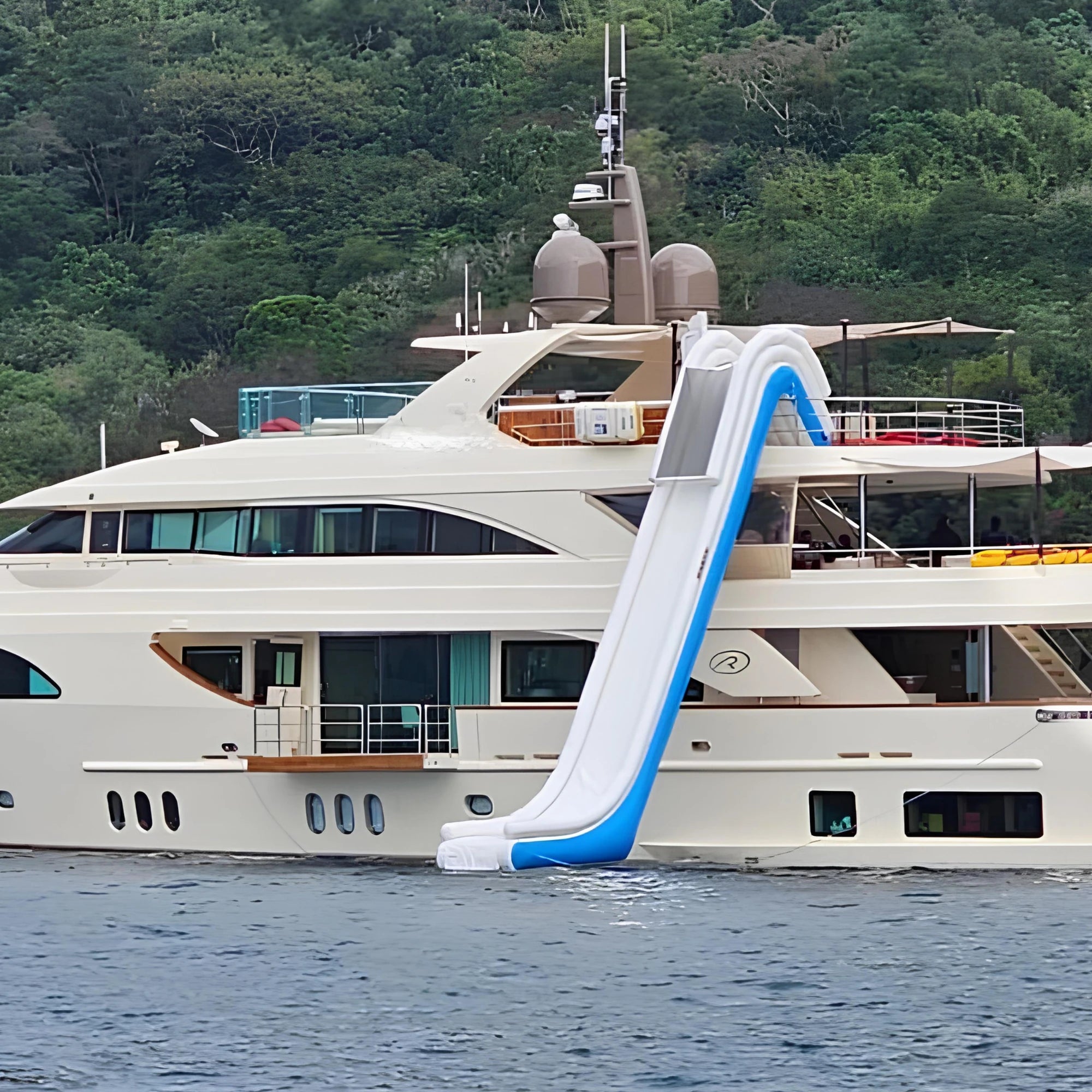 Escorregador inflável para barcos